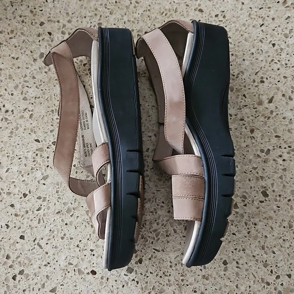 Women's size 9 Neutral Abeo tan sandals - Picture 8 of 10